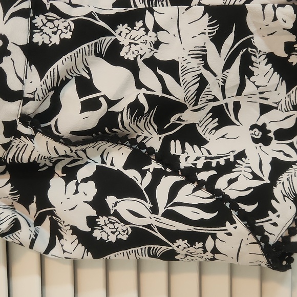 Jessica Simpson Lightweight Shorts - Picture 2 of 4